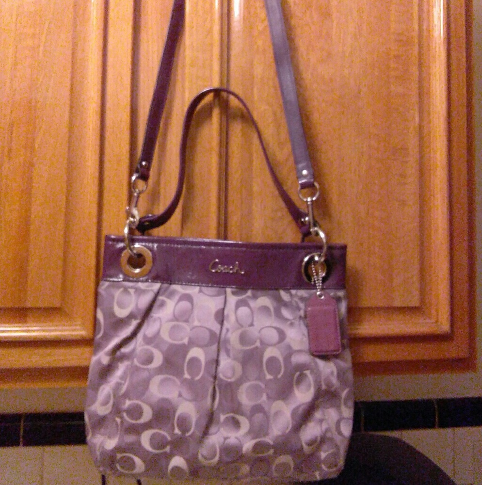 SOLD- Coach  👜👛 - Picture 2 of 6